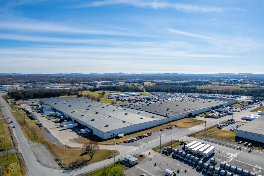 1420 Toshiba Dr, Lebanon, TN à louer - Photo de l’immeuble – Image 1 sur 4