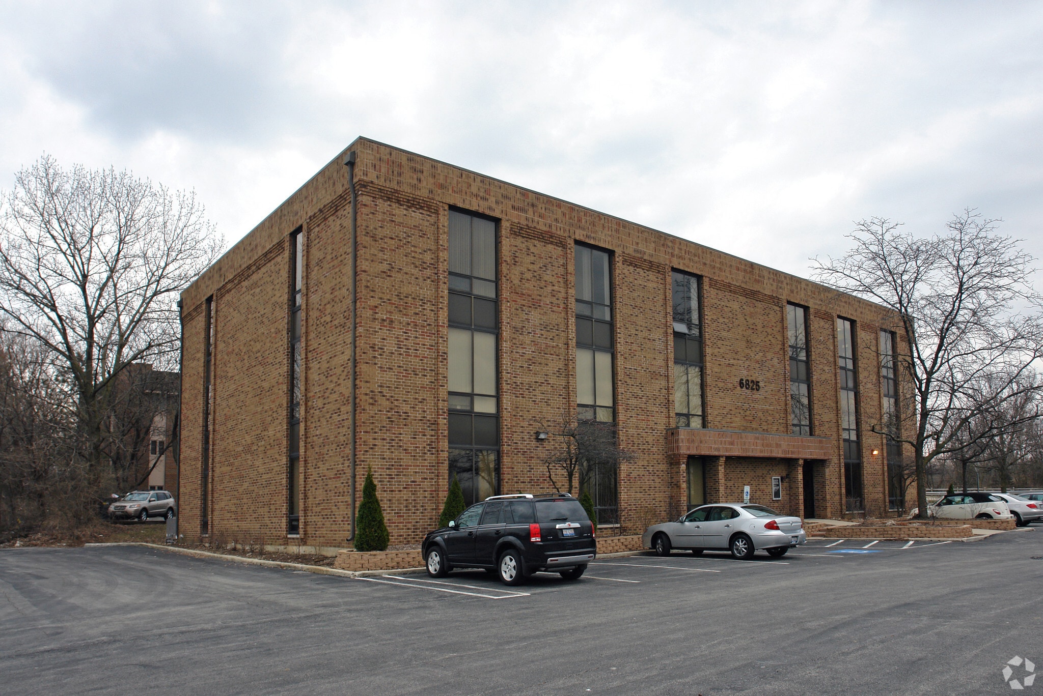 6825 Hobson Valley Dr, Woodridge, IL à vendre Photo principale– Image 1 sur 37