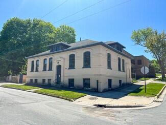 Plus de détails pour 427 Water St, Manistee, MI - Bureau à vendre