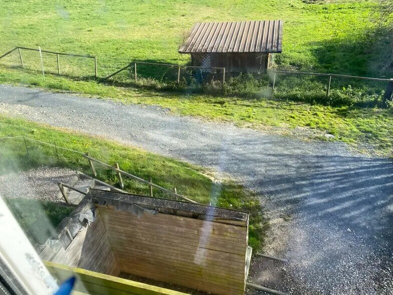 Local d'activités dans PONT-L'EVEQUE à vendre - Photo de l’immeuble – Image 3 sur 6