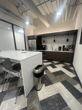 425 S Financial Pl, Chicago, IL à louer Photo de l’immeuble– Image 1 sur 4