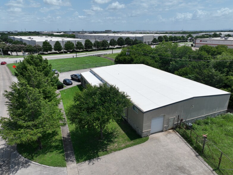 2605 Forum Dr, Grand Prairie, TX à louer - Photo de l’immeuble – Image 2 sur 8