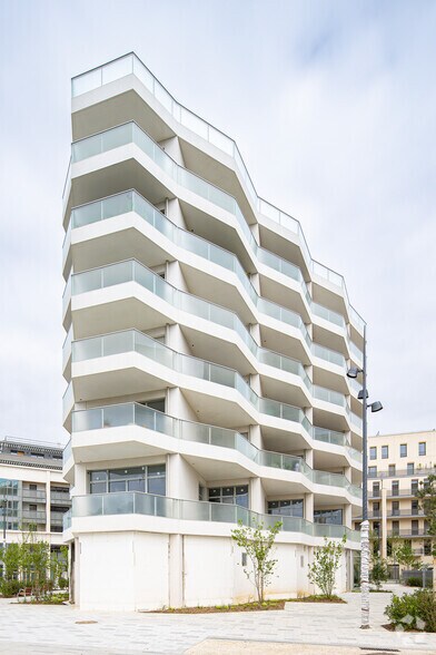 Immeuble residentiel dans Meudon à vendre - Photo de l’immeuble – Image 2 sur 2