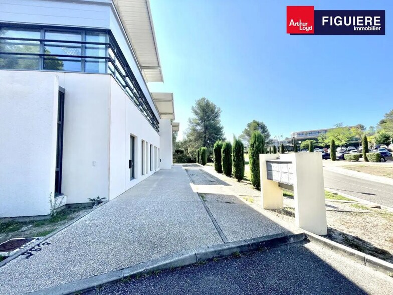 1330 Avenue Jean-René Guillibert Gautier De La Lauzière, Aix-en-Provence à louer - Photo de l’immeuble – Image 2 sur 9