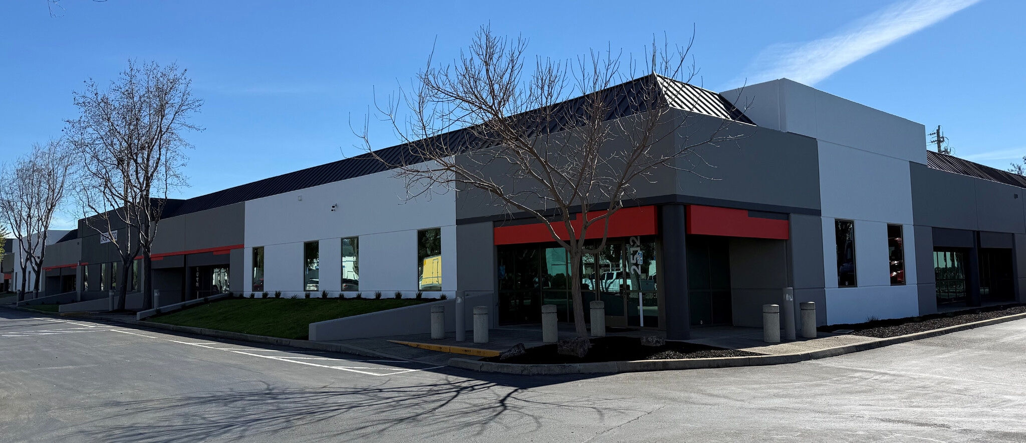 2286-2298 Tripaldi Way, Hayward, CA à louer Photo de l’immeuble– Image 1 sur 5