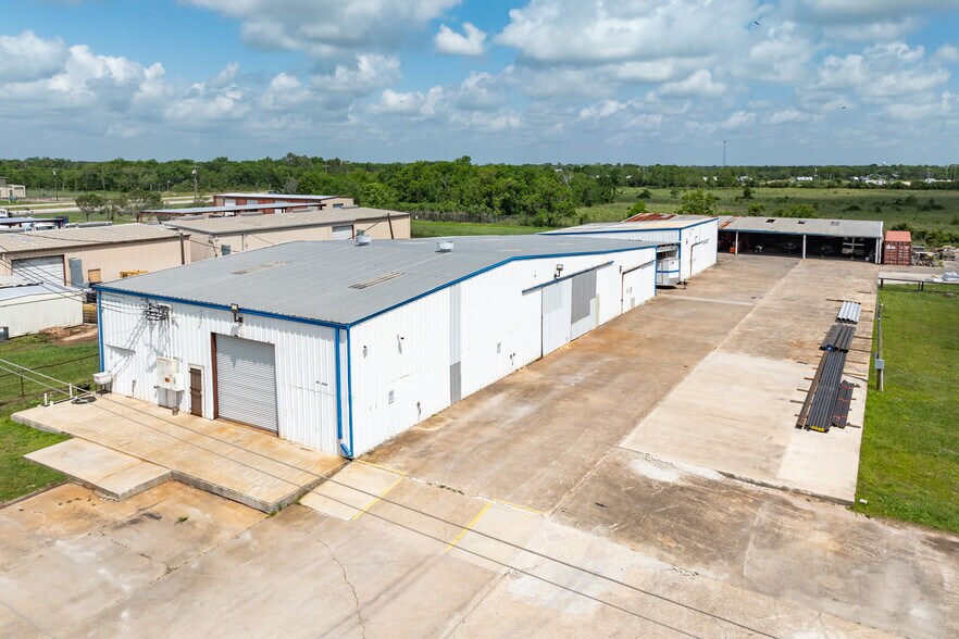 219 Legion Rd, Angleton, TX à vendre - Photo de l’immeuble – Image 1 sur 8