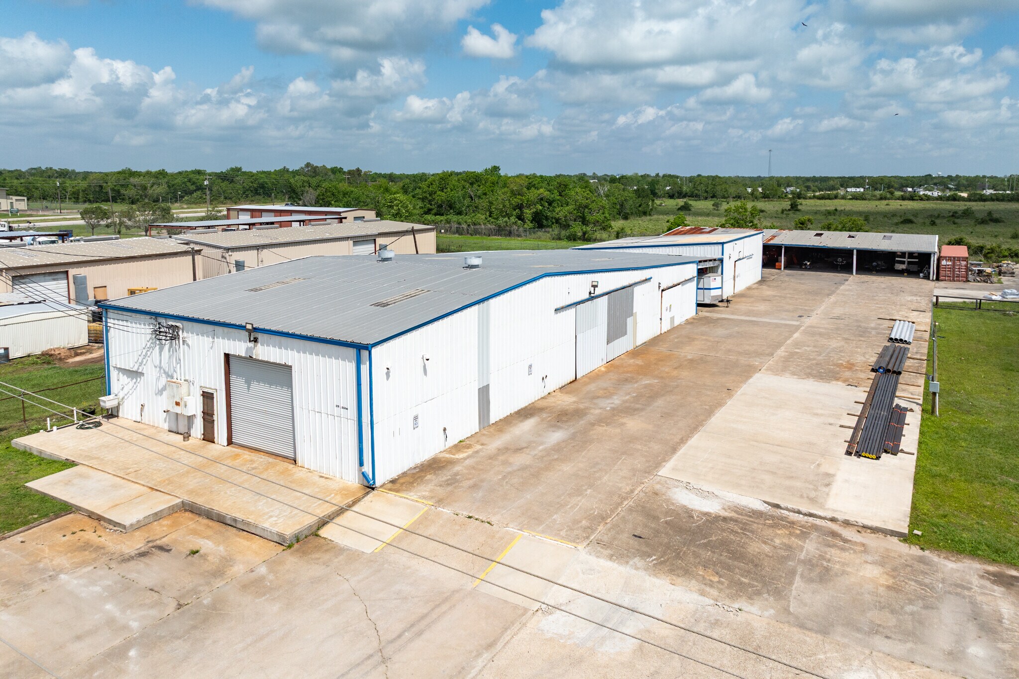 219 Legion Rd, Angleton, TX à vendre Photo de l’immeuble– Image 1 sur 9