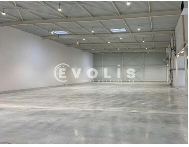 27 Avenue De La Baltique, Villebon-sur-Yvette à louer - Photo de l’immeuble – Image 3 sur 8