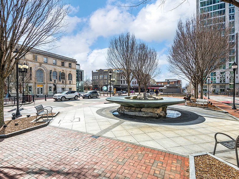 9 SW Pack Sq, Asheville, NC à louer - Photo intérieure – Image 2 sur 20
