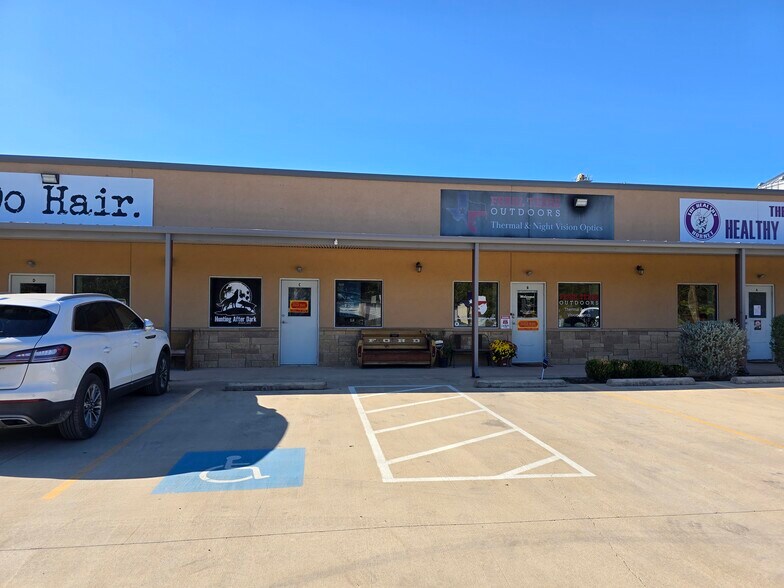 301 S Franklin St, Holland, TX à louer - Photo de l’immeuble – Image 2 sur 7