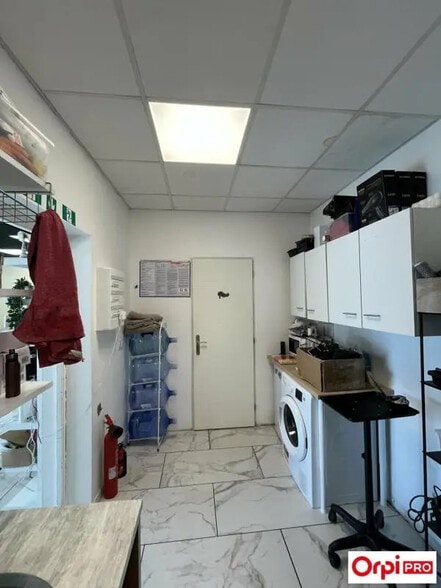 Local commercial dans Salaise-sur-Sanne à louer - Photo de l’immeuble – Image 3 sur 5
