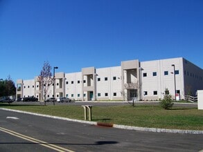 600 Hartle St, Sayreville, NJ à louer Photo intérieure– Image 2 sur 2