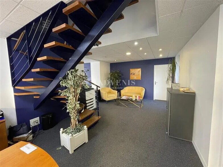 Local commercial dans Orléans à vendre - Photo de l’immeuble – Image 2 sur 12