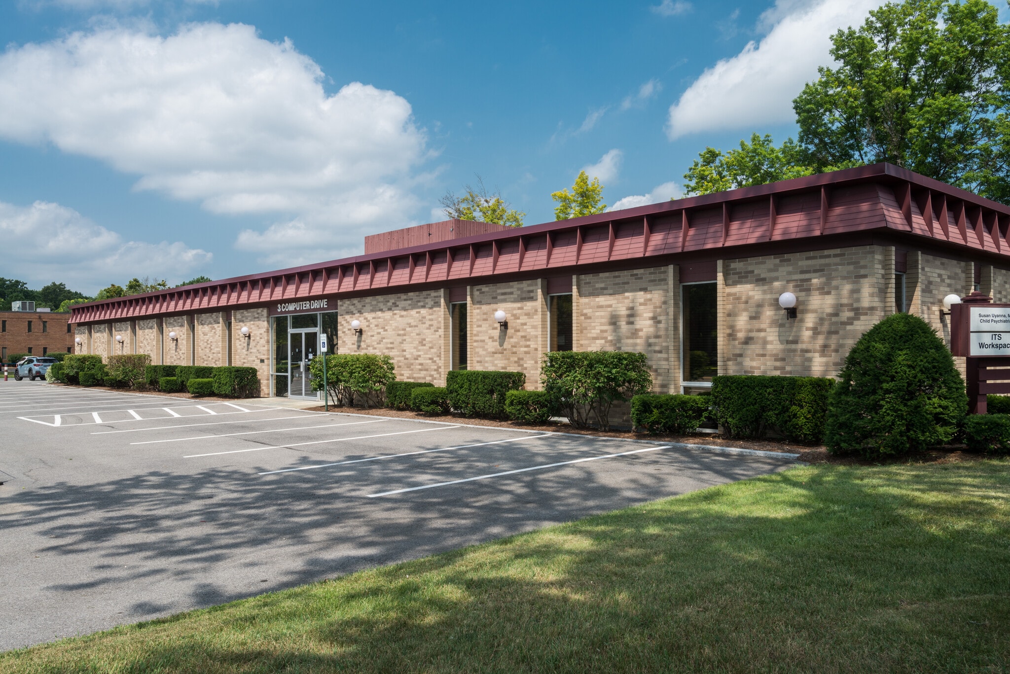 2 Computer Dr W, Albany, NY à louer Photo de l’immeuble– Image 1 sur 4