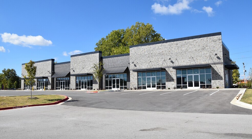 1331 E Henri de Tonti Blvd, Tontitown, AR à louer - Photo de l’immeuble – Image 1 sur 6