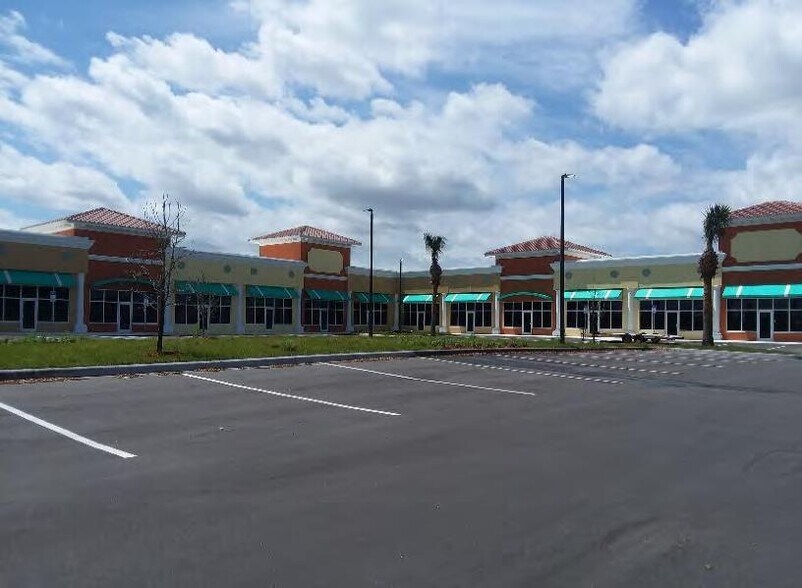 3420 N Wickham Rd, Melbourne, FL à louer - Photo de l’immeuble – Image 2 sur 5