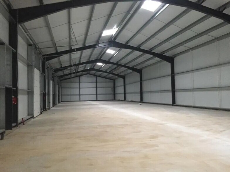 Industriel/Logistique dans Bruyères-le-Châtel à louer - Photo de l’immeuble – Image 2 sur 4