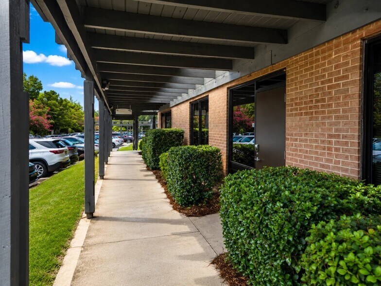 2711 Randolph Rd, Charlotte, NC à vendre - Photo de l’immeuble – Image 2 sur 16