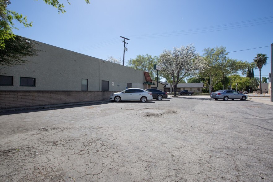 570 N Towne Ave, Pomona, CA à vendre - Photo de l’immeuble – Image 2 sur 3