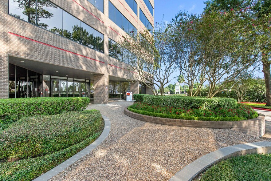 3707 FM 1960 W, Houston, TX à louer - Photo de l’immeuble – Image 3 sur 13
