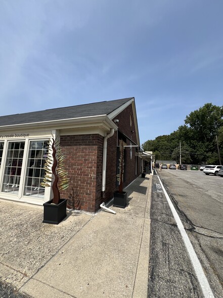 1810 Broad Ripple Ave, Indianapolis, IN à louer - Photo de l’immeuble – Image 3 sur 16