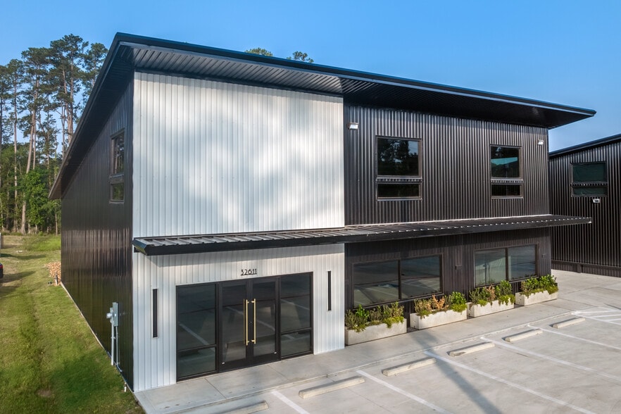 32611 Tamina Rd, Magnolia TX - Local industriel/logistique
