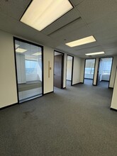 1034 S Brentwood Blvd, Richmond Heights, MO à louer Photo de l’immeuble– Image 2 sur 8