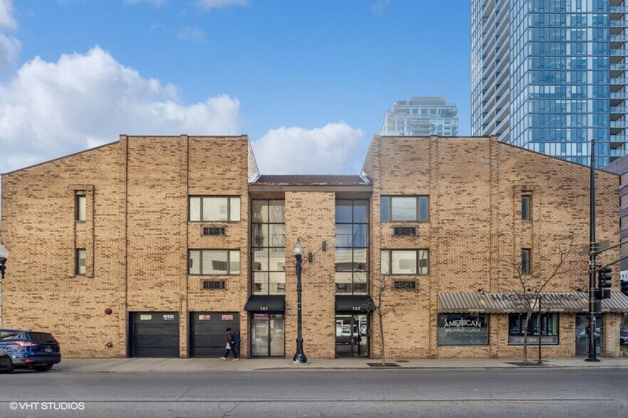 163 W. Division / 1143 N. Wells portefeuille de 7 biens à vendre sur LoopNet.fr - Photo principale – Image 1 sur 20