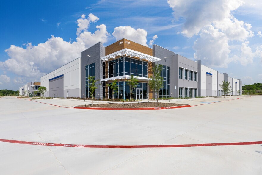Mustang Court at DFW International Airport, Bldg 1, Grapevine, TX à louer - Photo de l’immeuble – Image 3 sur 29