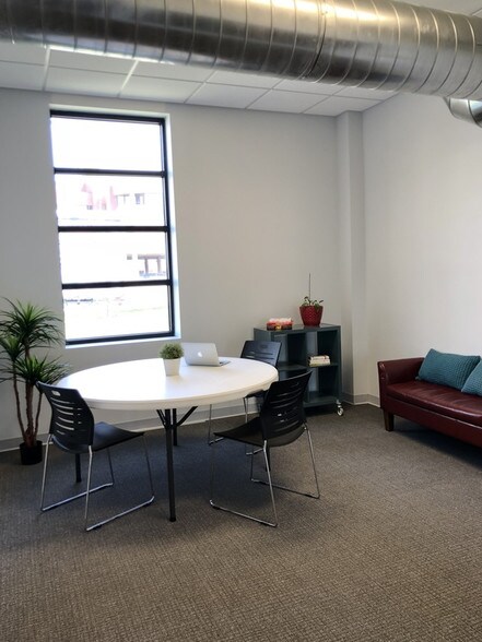 31 W 31st St, Kansas City, MO à vendre - Photo intérieure – Image 2 sur 12
