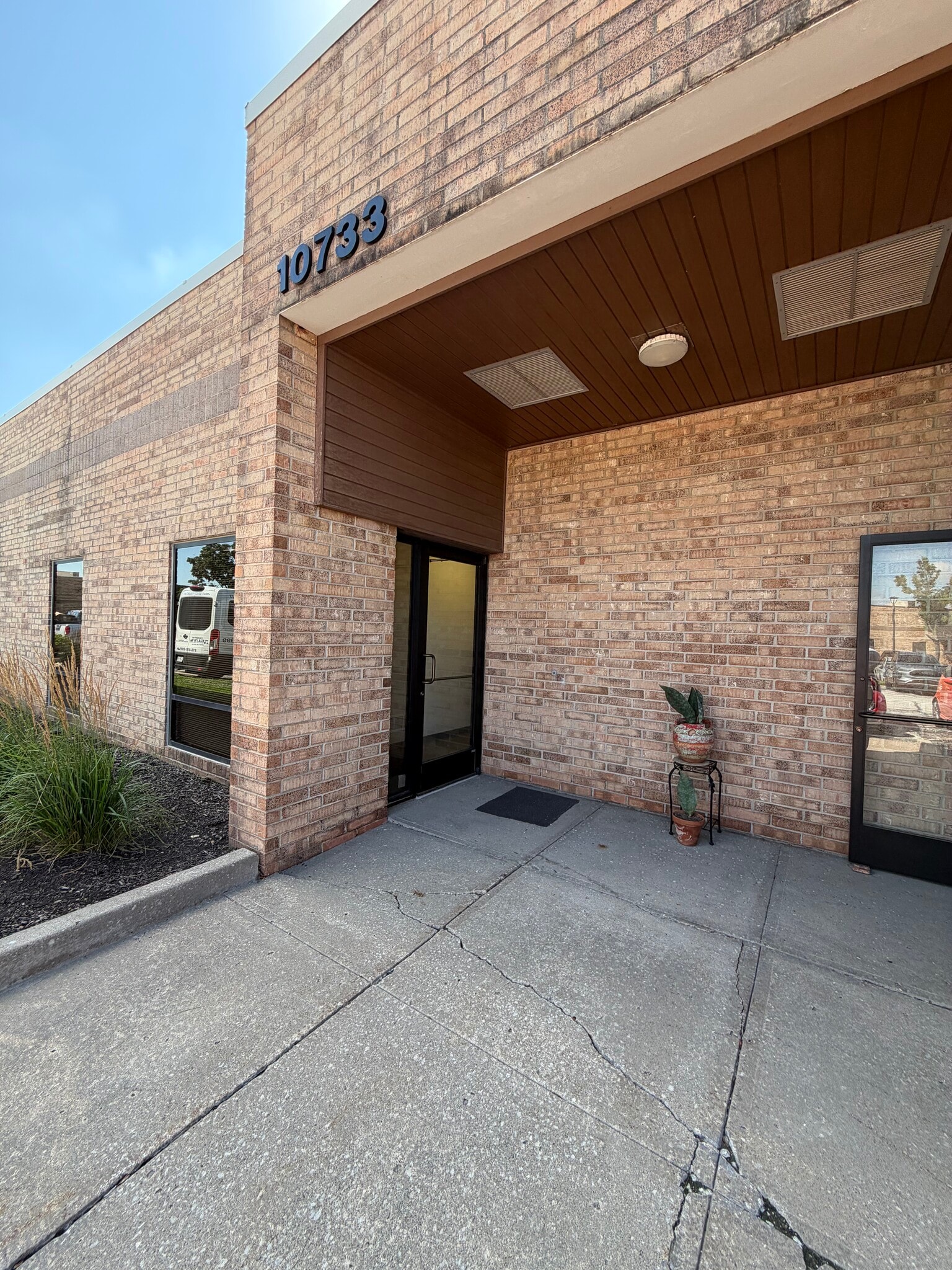 10747-10757 NW Ambassador Dr, Kansas City, MO à louer Photo intérieure– Image 1 sur 4