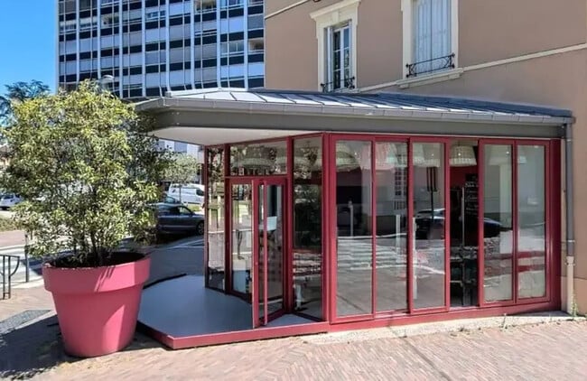 Plus de détails pour Local commercial à vendre