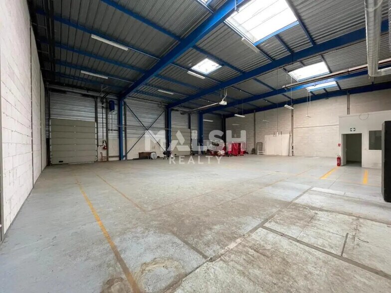 Local d’activités dans Vaulx-en-Velin à louer - Photo de l’immeuble – Image 2 sur 10