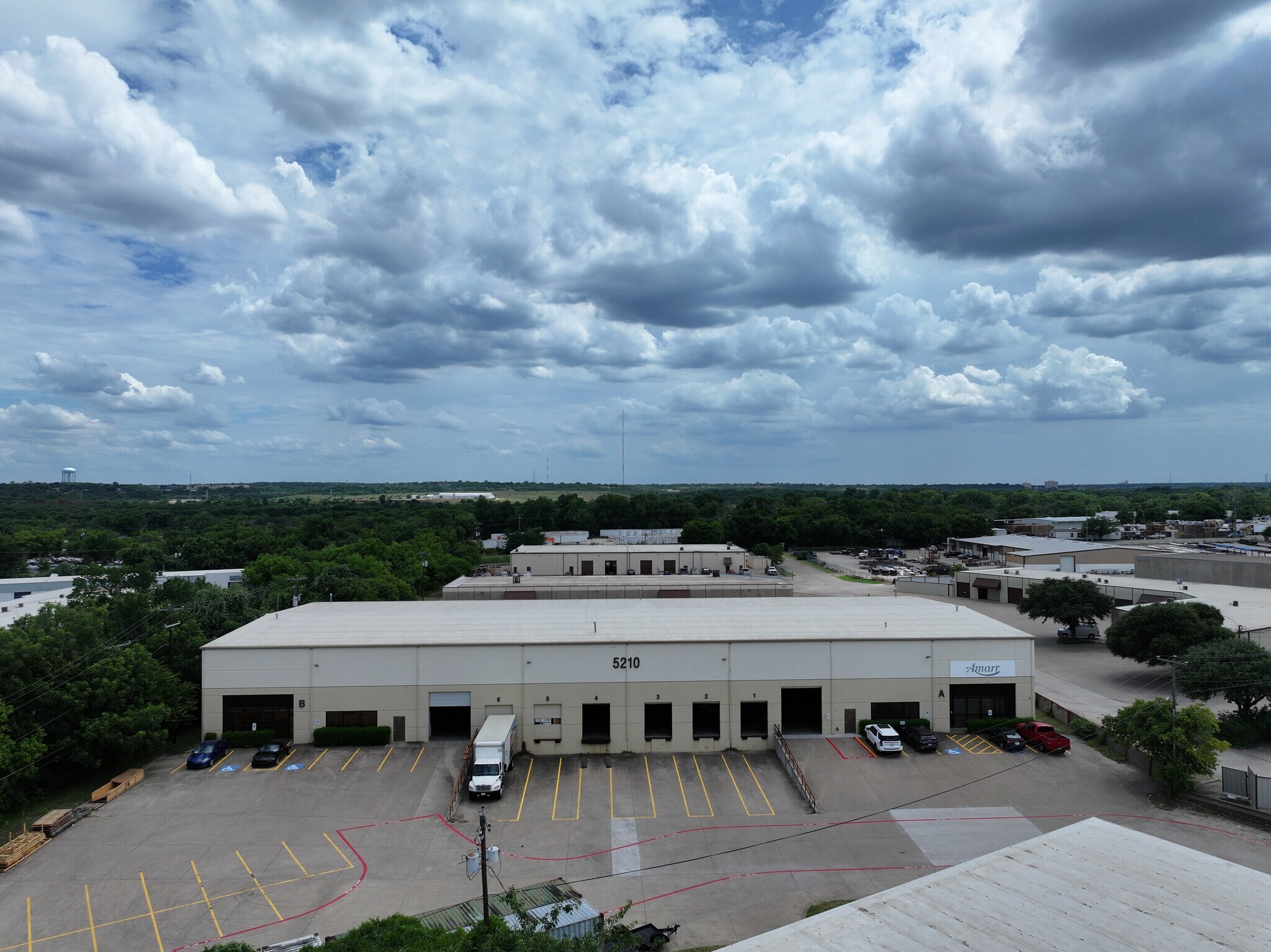 5210 Airport Fwy, Haltom City, TX à louer Photo principale– Image 1 sur 9