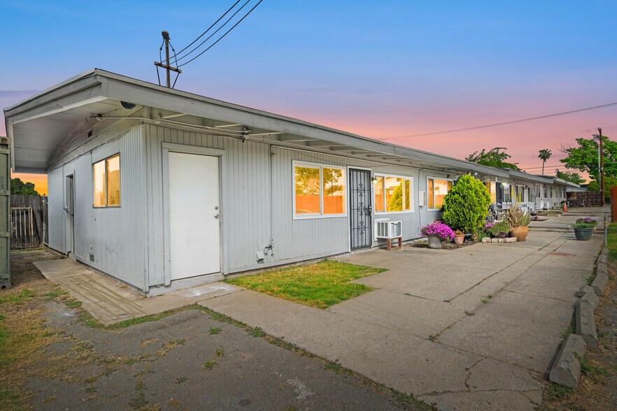 2605 Albatross Way, Sacramento, CA à vendre - Photo de l’immeuble – Image 1 sur 60