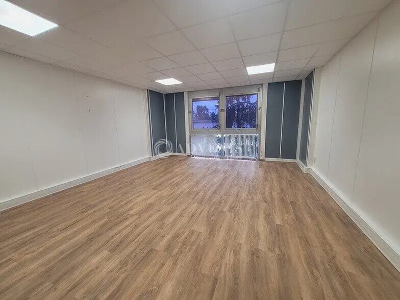 Bureau dans Pontoise à louer - Photo de l’immeuble – Image 2 sur 10