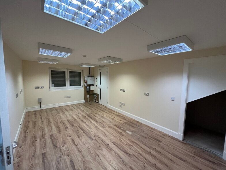 3 Midfield Dr, Kirkcaldy à louer - Photo de l’immeuble – Image 3 sur 5