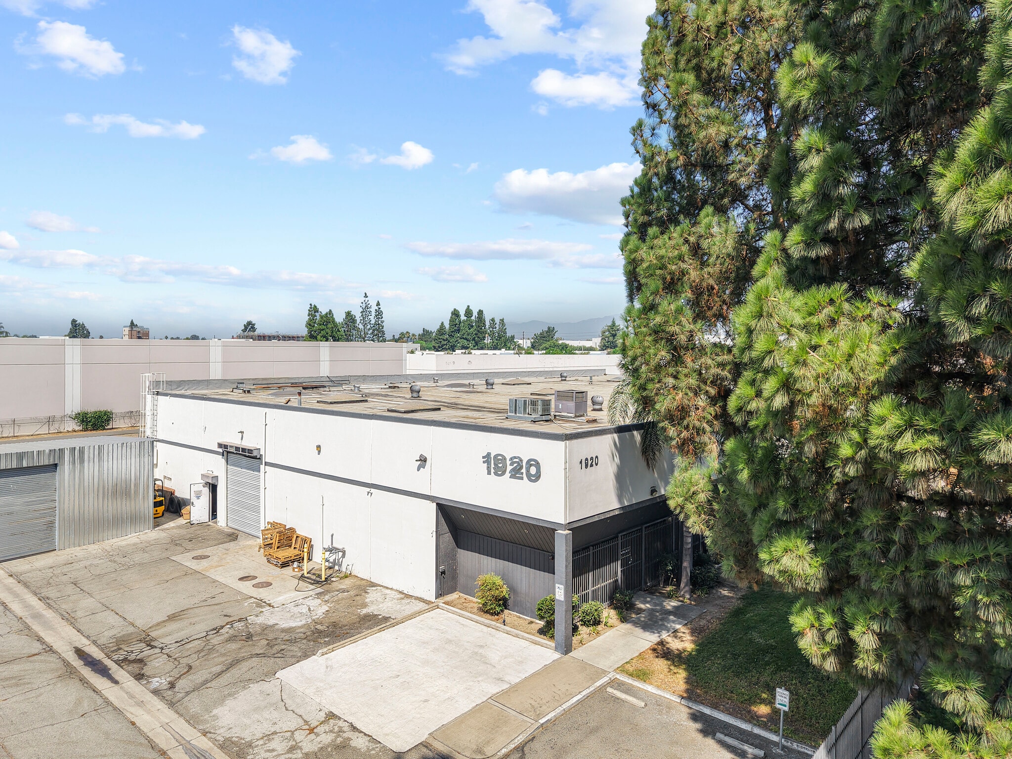 1920 S Augusta Ct, Ontario, CA à louer Photo principale– Image 1 sur 34