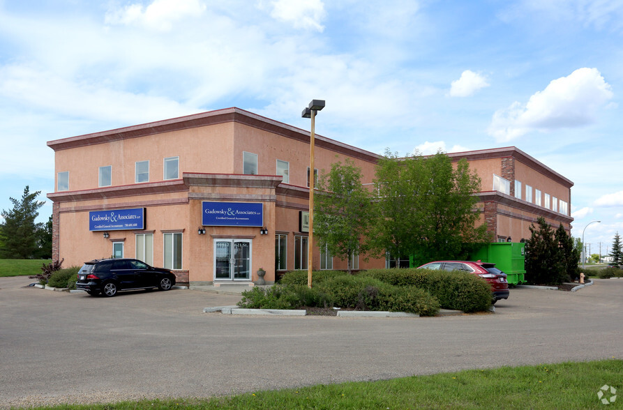 11812-11820 121 St NW, Edmonton, AB à louer - Photo principale – Image 2 sur 3