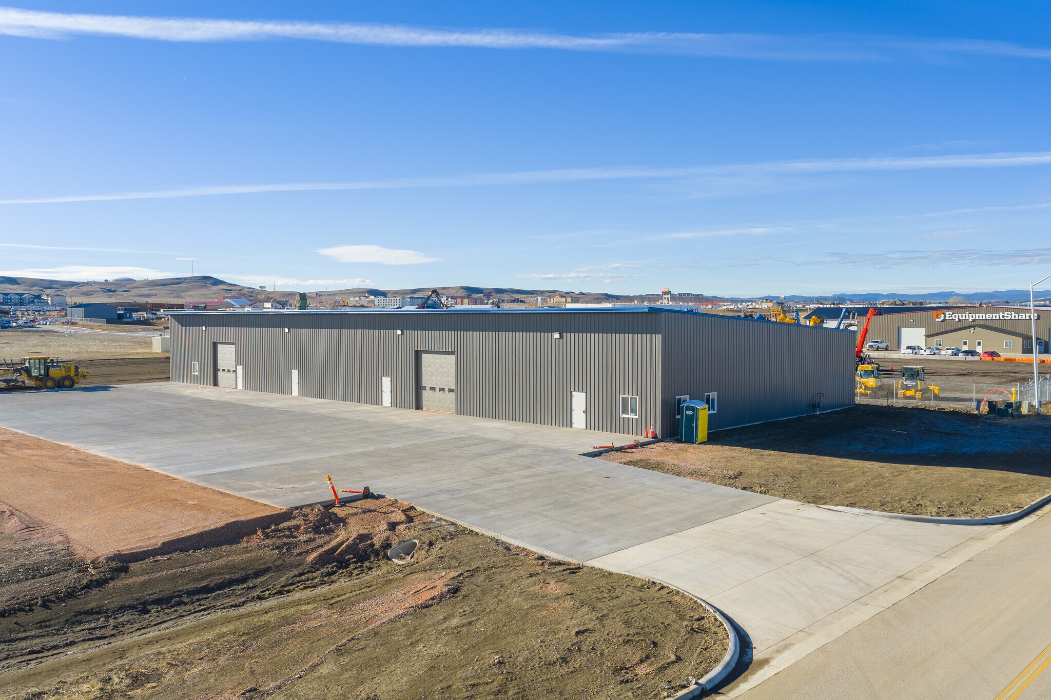 4651 Seger dr, Box Elder, SD à louer Photo principale– Image 1 sur 9