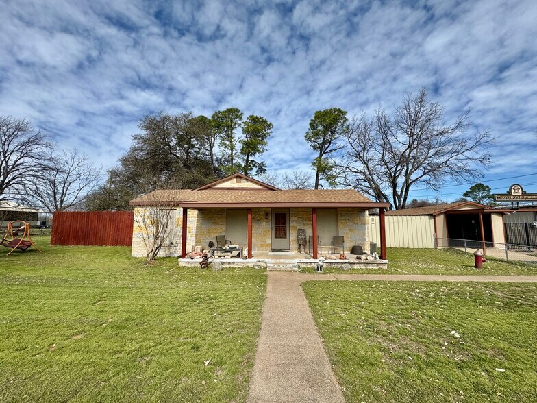 5920 Walnut Creek Dr, Granbury, TX à vendre - Photo de l’immeuble – Image 3 sur 3
