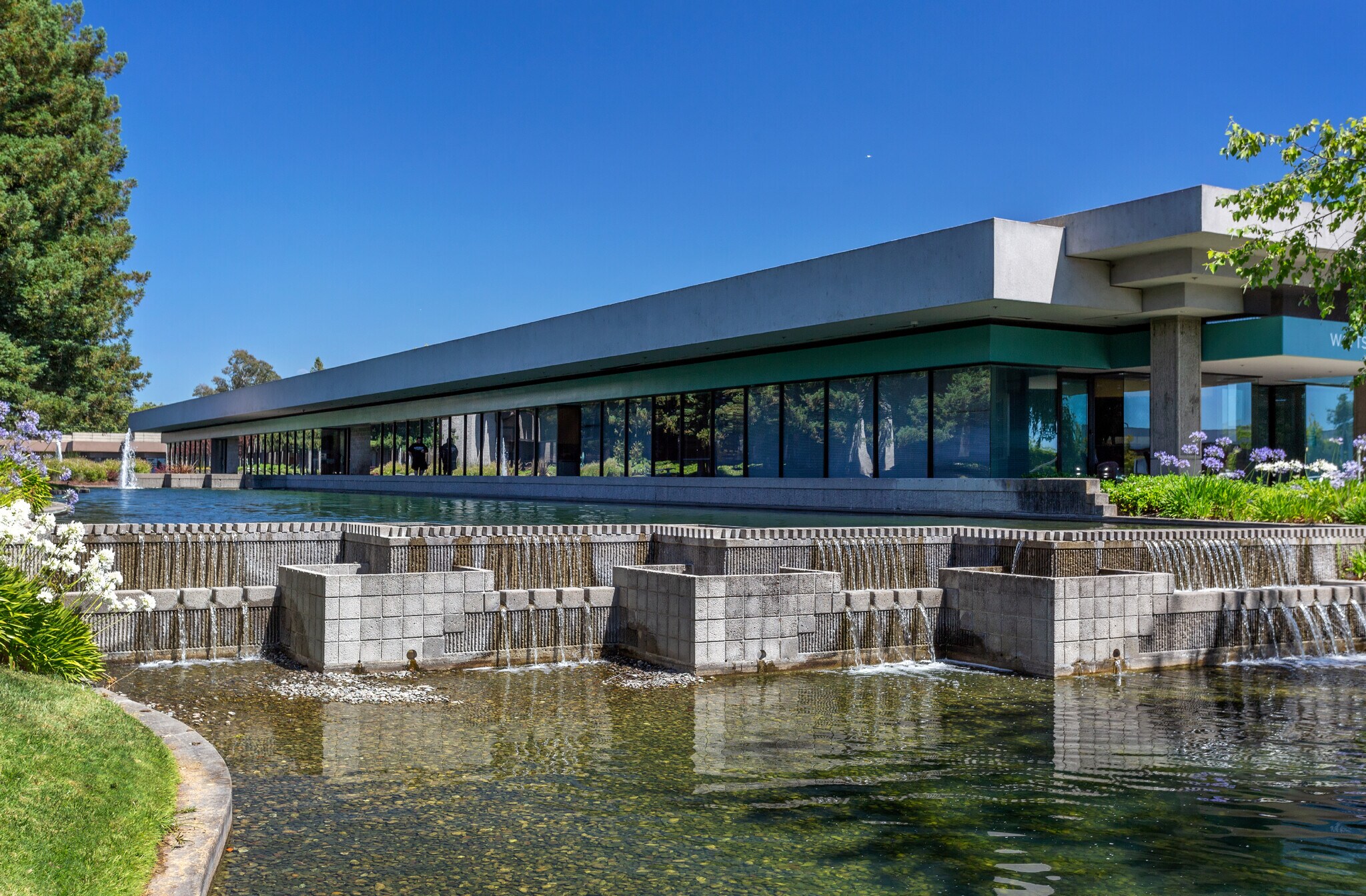 70 Stony Point Rd, Santa Rosa, CA à louer Photo principale– Image 1 sur 4