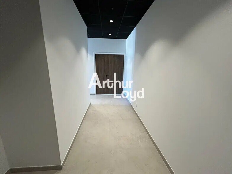 Bureau dans Le Muy à louer - Photo intérieure – Image 3 sur 9