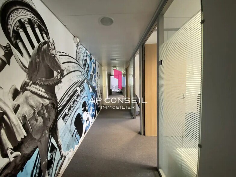 Bureau dans Montigny-le-Bretonneux à louer - Photo de l’immeuble – Image 3 sur 6