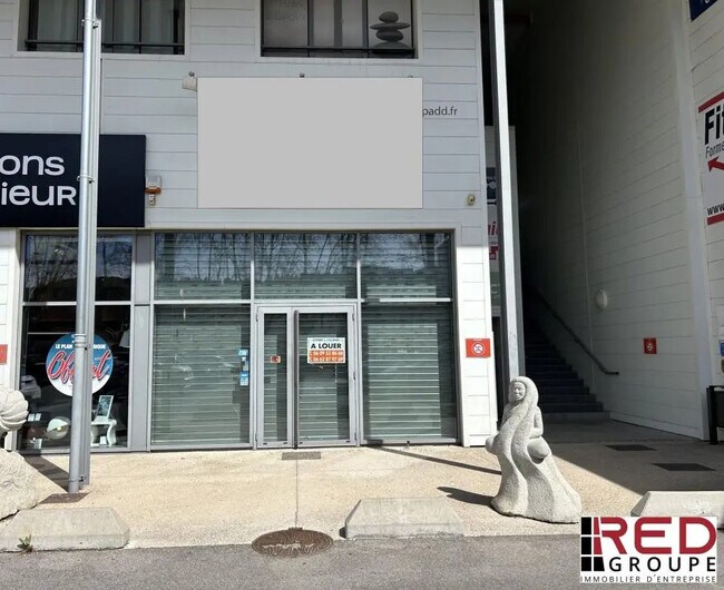 Plus de détails pour Local commercial à louer