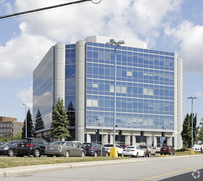 1111 Boul Dr-Frederik-Philips, Montréal, QC à louer - Photo de l’immeuble – Image 3 sur 3