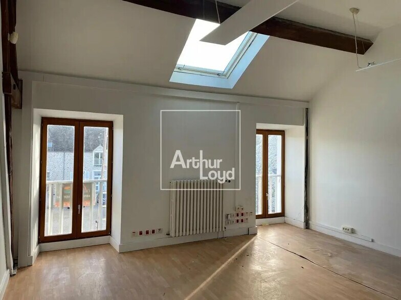 5 Rue De La Libération, Vaux-le-Pénil à louer - Photo de l’immeuble – Image 2 sur 6