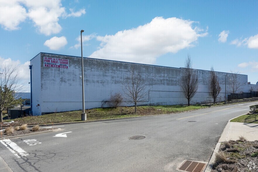 2730 Arthur Kill Rd, Staten Island, NY à louer - Photo de l’immeuble – Image 2 sur 5