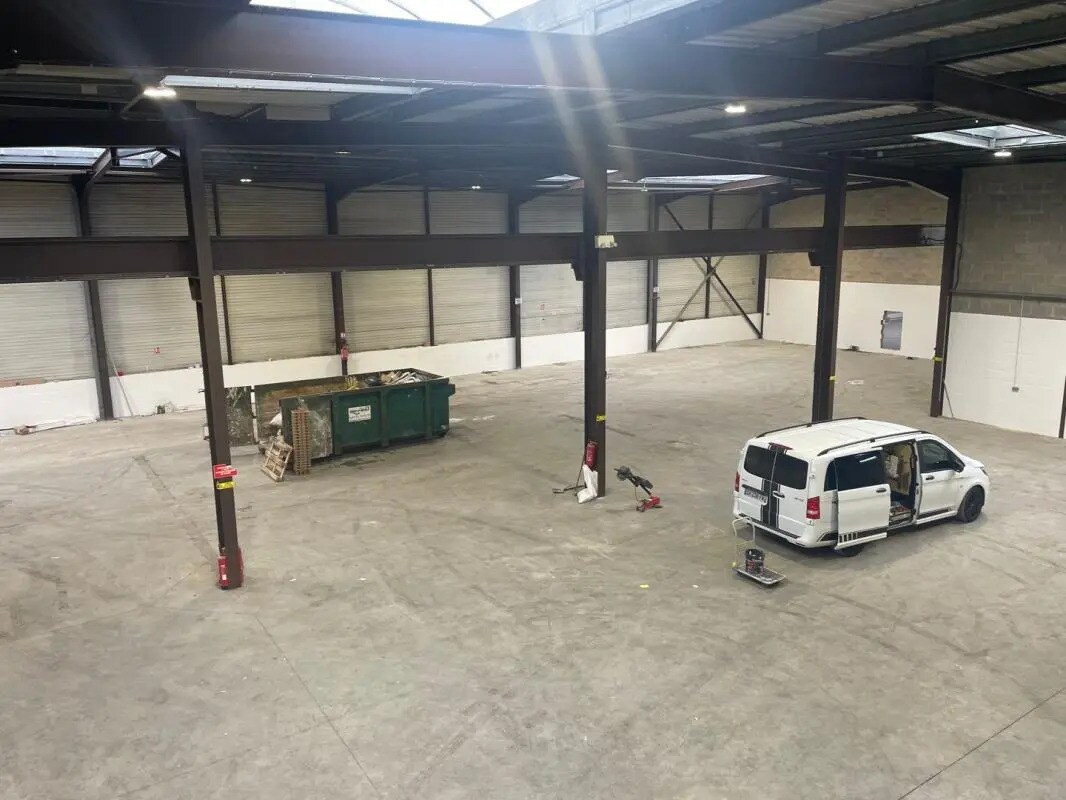 Industriel/Logistique dans Le Thillay à louer Photo de l’immeuble– Image 1 sur 17