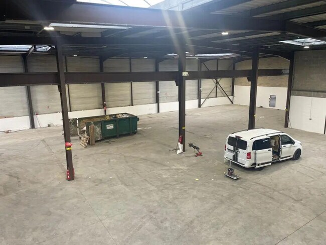 Plus de détails pour Bureau, Industriel/Logistique à louer